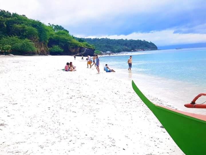 Sealovers' Place Masasa Beach Батангас Экстерьер фото